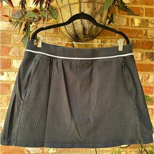T by Talbots black skort size XL
